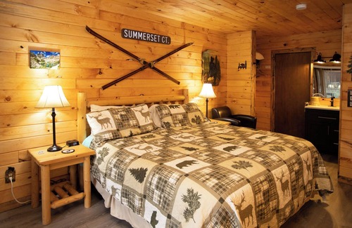 Estes Park Hotel | Dream River Front Suites R3