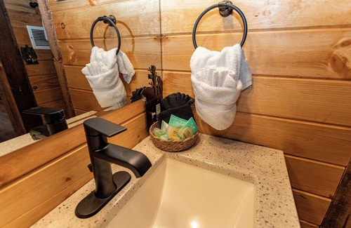 Estes Park Hotel | Dream River Front Suites R3