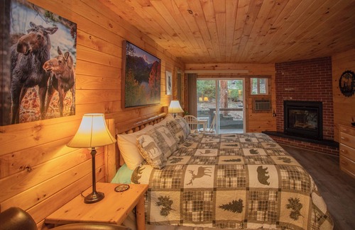 Estes Park Hotel | Dream River Front Suites R2