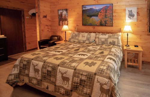Estes Park Hotel | Dream River Front Suites R2