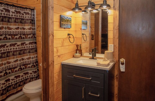 Estes Park Hotel | Dream River Front Suites R2