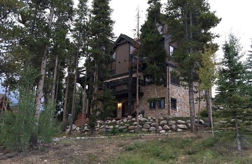 Four O'Clock House | DREAM SPOT "TRUE SKI IN/OUT" NEW BEDS- 1 Bedroom/2 Full Bath "PRIVATE" Hot Tub