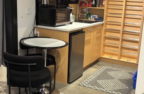 Central Lonsdale House | Dream Suite in Central Lonsdale - spacious basement suite sleeps 6!