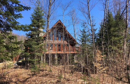 Labelle Ski Chalet | Dream vacation in a log cabin on Lake Mont Tremblant