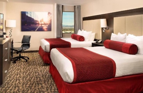 Gateway District House | Dream Vegas Vacation! 2 Elegant Units, Pools, Bar & Restaurants, Casino