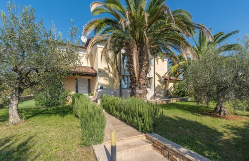Mali Maj Villa | Dream villa with large swimming pool, 800m from the sea with 5 bedrooms 4 bathrooms