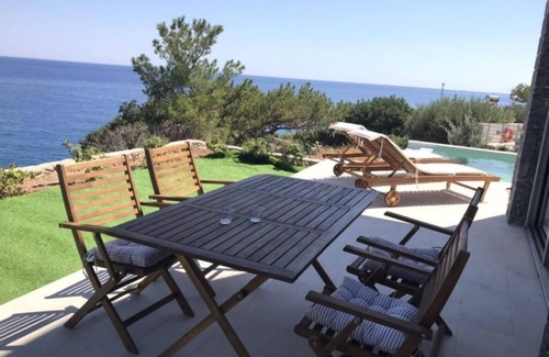 Achlia Villa | Dream villa with pool and sea view in south-east Crete