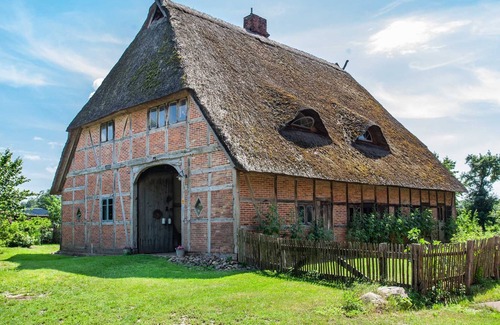 Kruzen Apartment | Dreaming under the thatched roof | Rest and enjoy