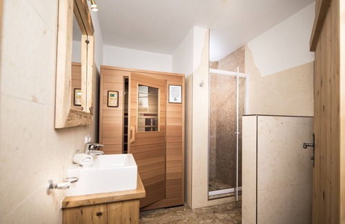 Helfenstein House | Dreamlike double chalet for up to 20 people in a quiet central location!