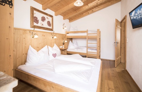 Helfenstein House | Dreamlike double chalet for up to 20 people in a quiet central location!