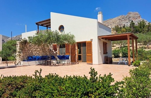 Keratokambos House | Dreamlike view of landscape and sea - holiday home Keratokampos, Crete