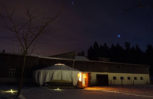 Hohenberg a.d.Eger House | Dreamlike yurt in the wild and romantic valley with hot pot (extra charge)