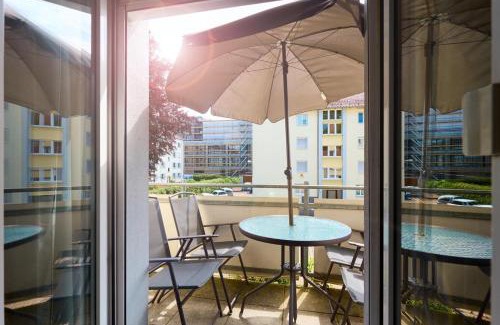 Neu-Ulm Apartment | DREAMS, 3 Schlafzimmer, Parkplatz, Stadtzentrum