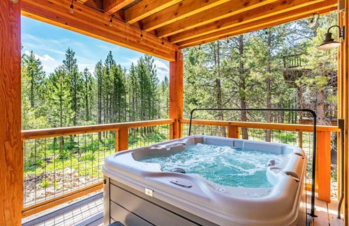Truckee House | Dreams and Streams by Tahoe Mountain Properties