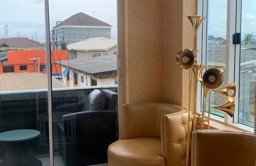 Surulere Hotel | DREAMS BY DV8