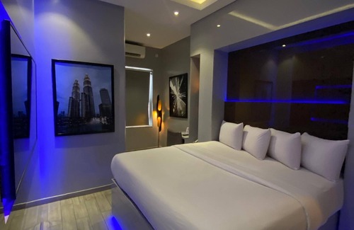 Surulere Hotel | DREAMS BY DV8