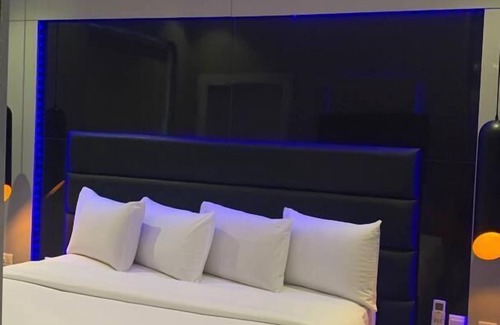 Surulere Hotel | DREAMS BY DV8