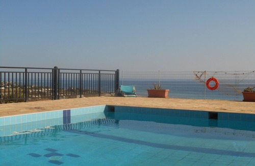 Fragkokastello Apartment | Dreams Days Holiday House with a panoramic view next to the sea, pool & gardens