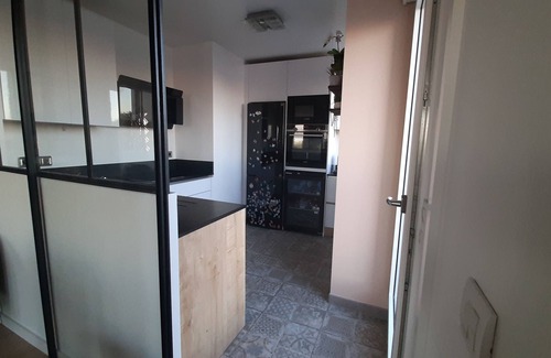 Suresnes Apartment | DREAMVIEW SACRE COEUR/TOUR EIFFEL 15 mins from Paris, 5 mins from La Défense