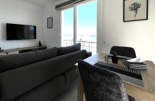 Kyrenia Apartment | Dreamy and Central Flat w Sea-View Balcony