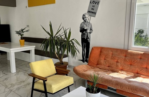 Kyrenia Apartment | Dreamy and Central Flat w Sea-View Balcony