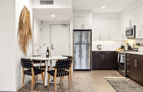 Carthay Circle Condo | Dreamy Bohemian Hideaway in LA