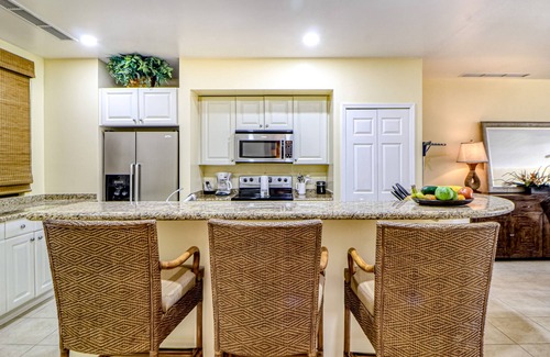 Coco Apartment | Dreamy Condo near the Beach W Shared Pool/Hot Tub, Private Balcony & Fast WiFi