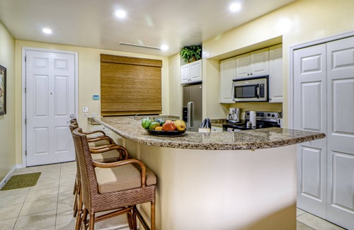 Coco Apartment | Dreamy Condo near the Beach W Shared Pool/Hot Tub, Private Balcony & Fast WiFi