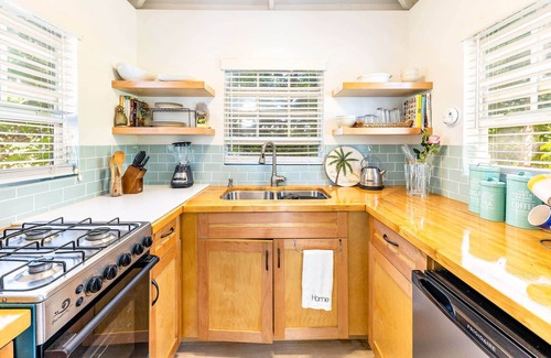 Grace Bay Cabin | Dreamy Cottage in Grace Bay with BBQ and Bikes Included