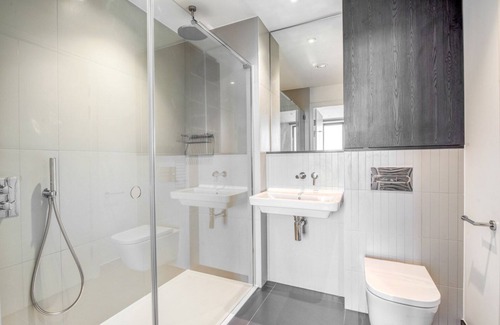 Fairfield Apartment | Dreamy Croydon 1BR, new build w/ 24h security, nr Tube, by Blueground
