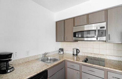 Gateway Apartment | Dreamy Gateway 1BR w/Gym, Pool, nr Shopping, by Blueground