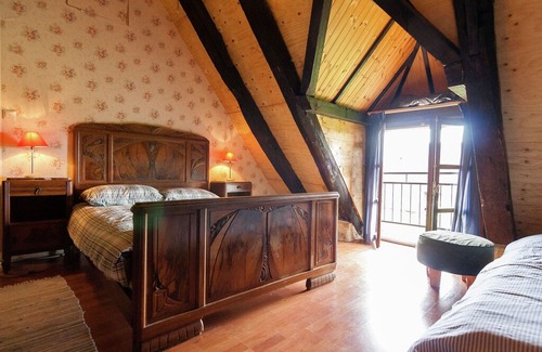 Clermont-d'Excideuil House | Dreamy Holiday Home in Clermont d' Excideuil with Fireplace