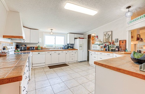 Highland House | Dreamy Home on Lake Istokpoga w/Dock + Views!