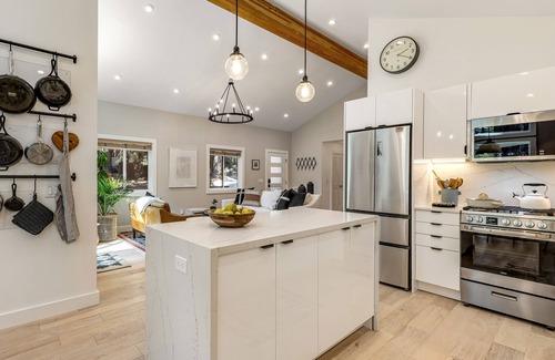Gualala House | Dreamy home with expansive patio & alfresco dining, private hot tub, yard & W/D