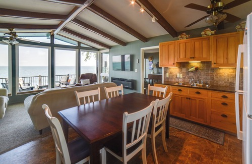 Arlington Cabin | Dreamy Lake Poinsett Cabin w/Deck, Dock & Views!
