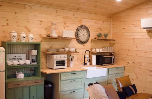 Newport Cabin | Dreamy Lakeside Treehouse Hideaway/Cabin for Couples