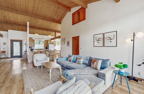 Sea Ranch House | Dreamy lodging with hot tub, pool, beach access, furnished patio