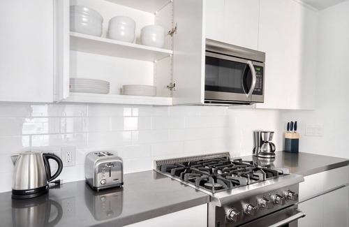 Sharon Heights Apartment | Dreamy Menlo Park 1BR w/Gym & W/D, easy highway access, by Blueground