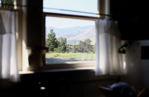 Methow House | Dreamy Mountain View Cottage + Creative Work Space