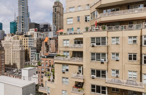 Midtown Apartment | Dreamy Murray Hill 2BR w/Coffee Bar, Gym, Lounge & W/D, by Blueground
