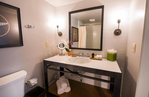 Santa Cruz Hotel | Dreamy Santa Cruz Hideaway: Fireside, Pool, & Trail Adventures Await | 4 Rooms
