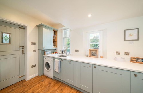 Birnam Apartment | Dreamy Town House Apartment in Birnam, Dunkeld