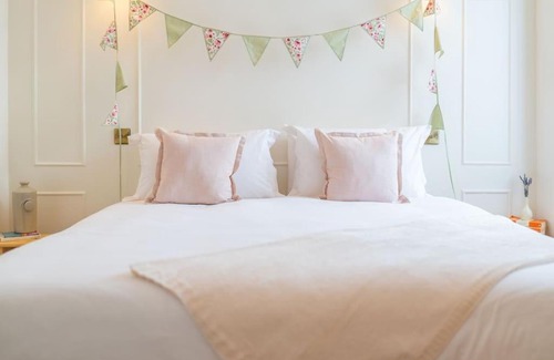 Birnam Apartment | Dreamy Town House Apartment in Birnam, Dunkeld