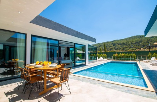 Sarıbelen Villa | Dreamy Villa with Private Pool and Jacuzzi in Kas