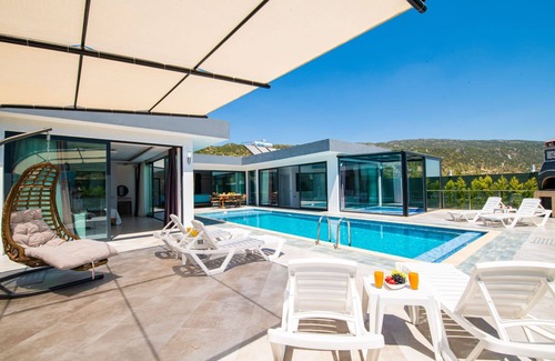 Sarıbelen Villa | Dreamy Villa with Private Pool and Jacuzzi in Kas