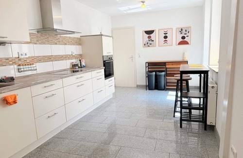 Coburg Apartment | DREAMZzz AltstadtTraum in the heart of Coburg|Parking lot