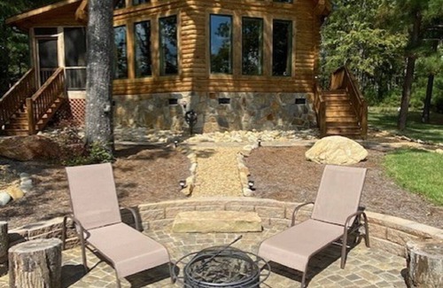 Prosperity Cabin | DREHER DREAMS CABIN-LAKEFRONT- + FISHING, KAYAKS,PADDLEBOARDS,6 BEDS SLEEPS 8!