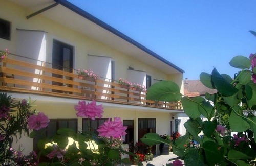 Morbisch am See Bed & Breakfast | Dreibettzimmer mit Dusche, WC - Gästehaus Elfriede