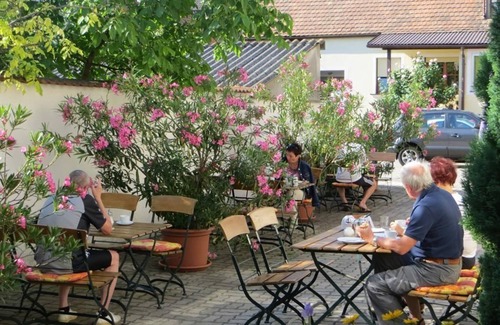 Morbisch am See Bed & Breakfast | Dreibettzimmer mit Dusche, WC - Gästehaus Elfriede