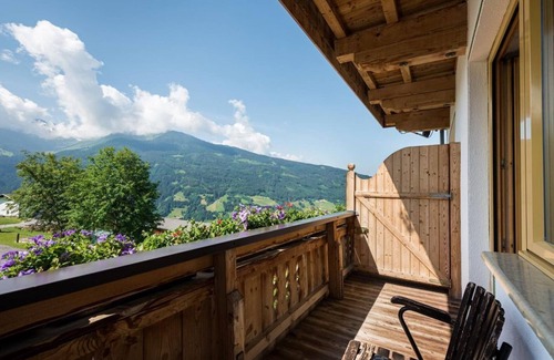 Weerberg Apartment | Dreibettzimmer mit Balkon - Ferienpension Steiner